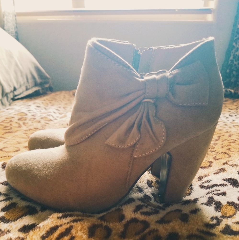 Some ankle heels